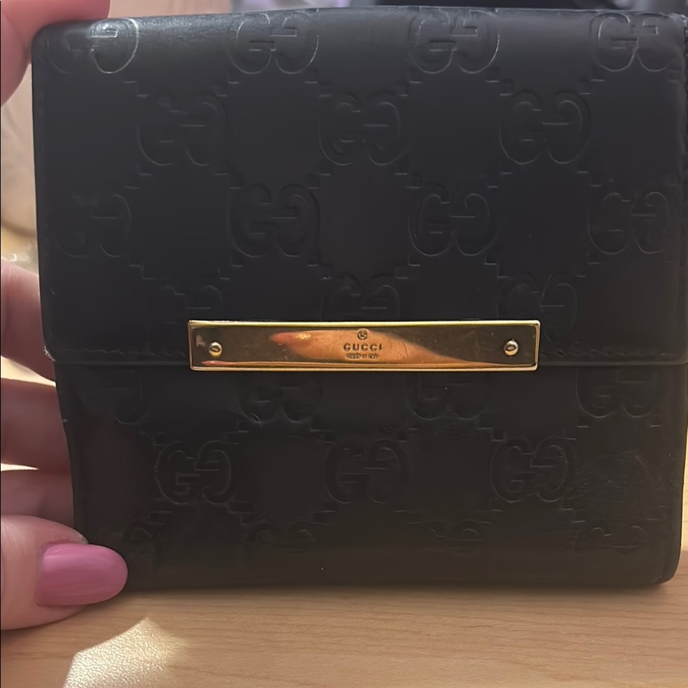 Gucci Black Leather Wallet with Gold Hardware  in excellent preloved condition